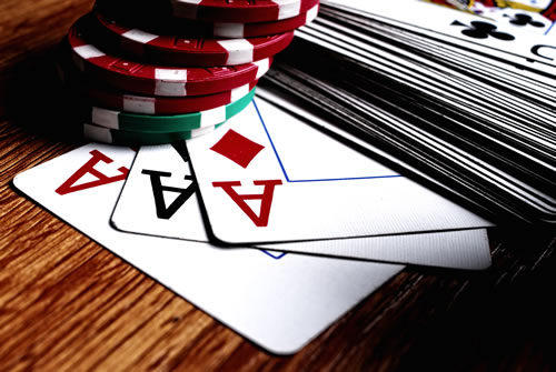 Jakie zagrywki mogą stosować zawodnicy pokera?